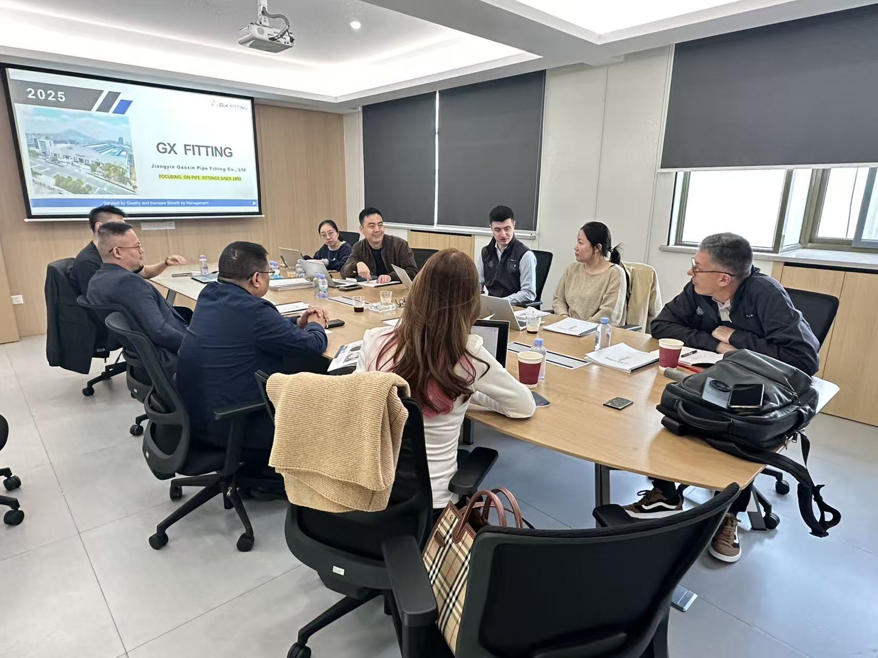 顧客代表団が技術交流と協力のために当社の工場を訪問しました